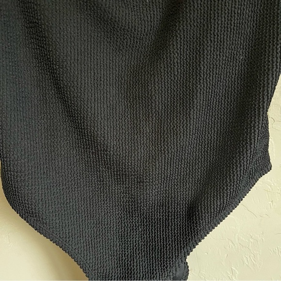 Cyn & Luca Black Pucker Ribbed One Piece Swimsuit - Picture 3 of 9